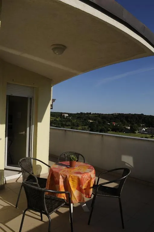 Apartment Happy Home Pula