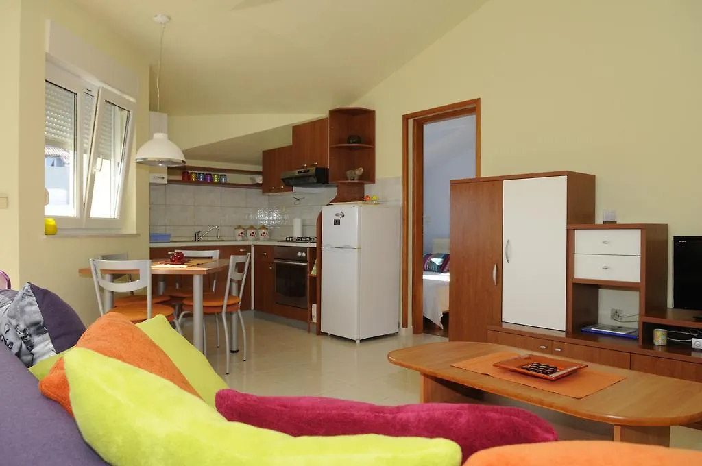 Apartment Happy Home Pula